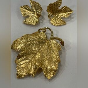 Vintage TRIFARI Brooch & Clip Earrings GRAPE Leaf  Set Gold Tone Signed Marked